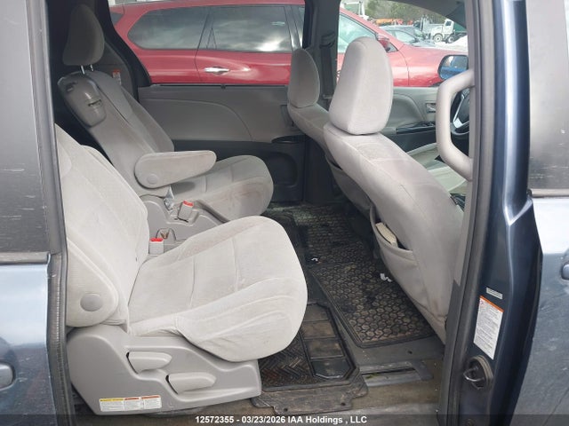 12572355 :رقم المزاد ، 5TDKK3DC2FS556468 vin ، 2015 Toyota Sienna مزاد بيع