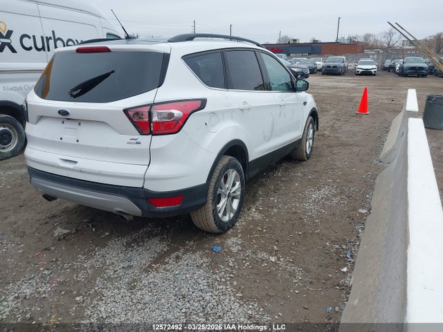 1FMCU9GD2JUB63527 Ford ESCAPE SE