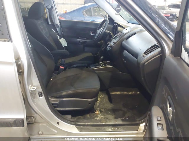 12572499 :رقم المزاد ، KNDJT2A66D7509078 vin ، 2013 Kia Soul +/!/sport مزاد بيع