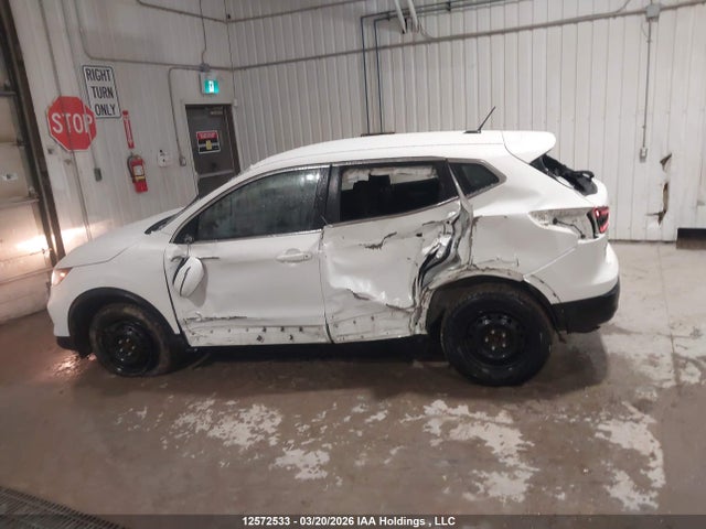 JN1BJ1AW4MW448827 Nissan Qashqai S