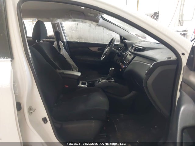 JN1BJ1AW4MW448827 Nissan Qashqai S