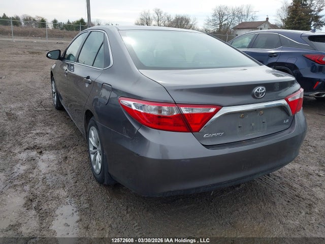 2015 Toyota Camry Le მანქანა იყიდება აუქციონზე, vin: 4T1BF1FK9FU113304, აუქციონის ნომერი: 12572608