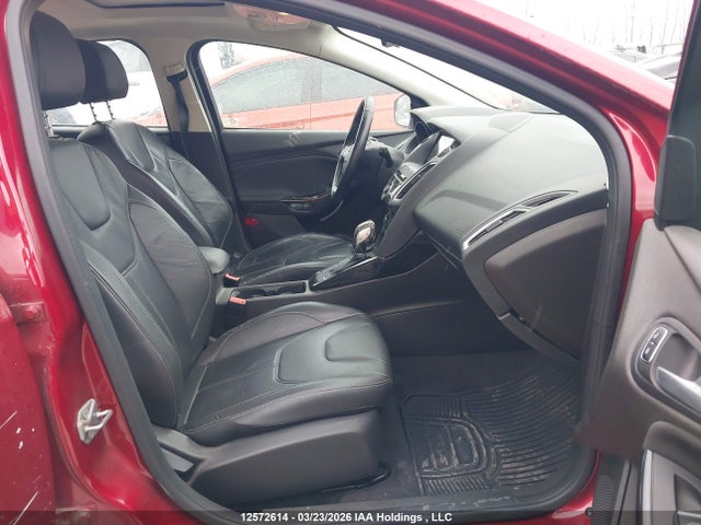 1FADP3N27GL300240 Ford Focus Titanium