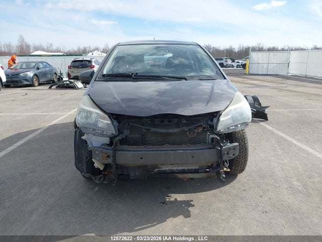 12572622 :رقم المزاد ، VNKKTUD33FA047156 vin ، 2015 Toyota Yaris Le مزاد بيع