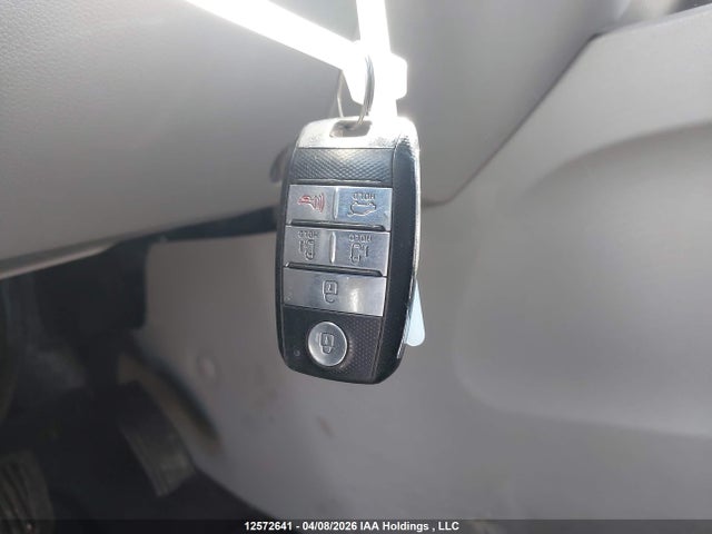 Продажа на аукционе авто 2019 Kia Sedona, vin: KNDMC5C11K6461590, номер лота: 12572641