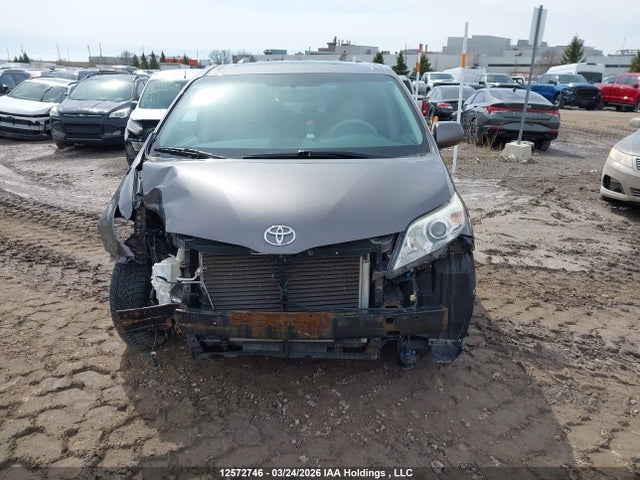 12572746 :رقم المزاد ، 5TDYK3DC3BS141714 vin ، 2011 Toyota Sienna Xle/limited مزاد بيع