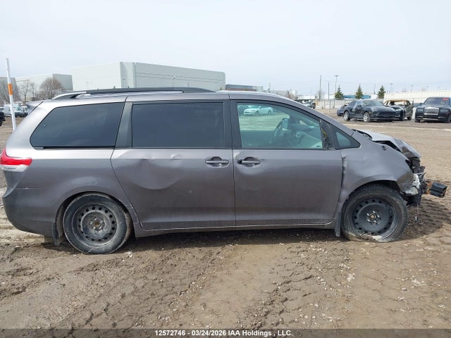 12572746 :رقم المزاد ، 5TDYK3DC3BS141714 vin ، 2011 Toyota Sienna Xle/limited مزاد بيع
