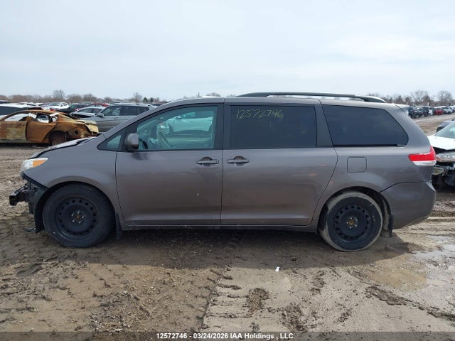 12572746 :رقم المزاد ، 5TDYK3DC3BS141714 vin ، 2011 Toyota Sienna Xle/limited مزاد بيع