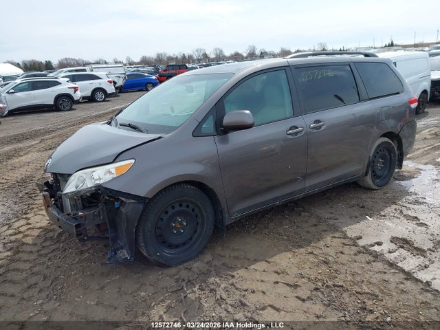 12572746 :رقم المزاد ، 5TDYK3DC3BS141714 vin ، 2011 Toyota Sienna Xle/limited مزاد بيع