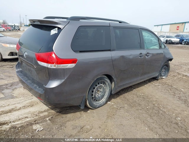 12572746 :رقم المزاد ، 5TDYK3DC3BS141714 vin ، 2011 Toyota Sienna Xle/limited مزاد بيع
