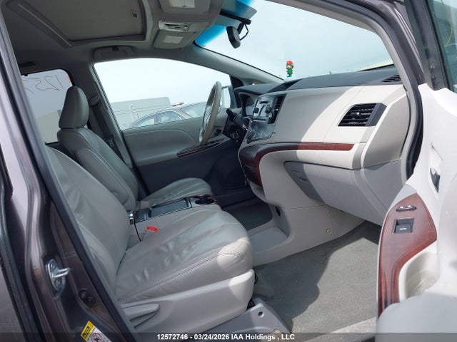 12572746 :رقم المزاد ، 5TDYK3DC3BS141714 vin ، 2011 Toyota Sienna Xle/limited مزاد بيع