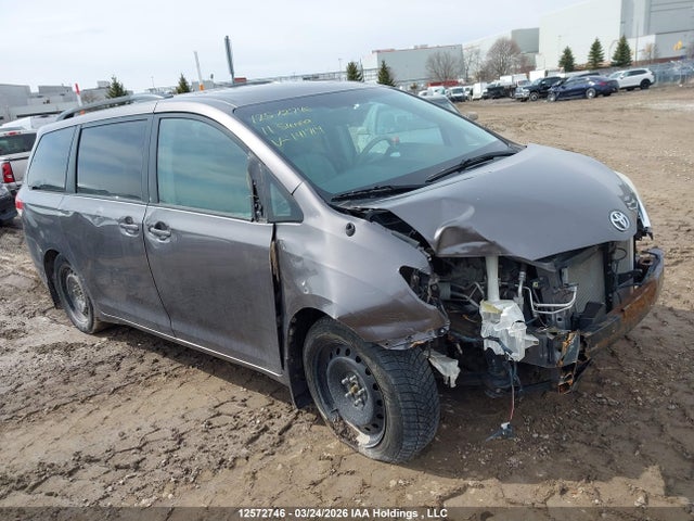 12572746 :رقم المزاد ، 5TDYK3DC3BS141714 vin ، 2011 Toyota Sienna Xle/limited مزاد بيع