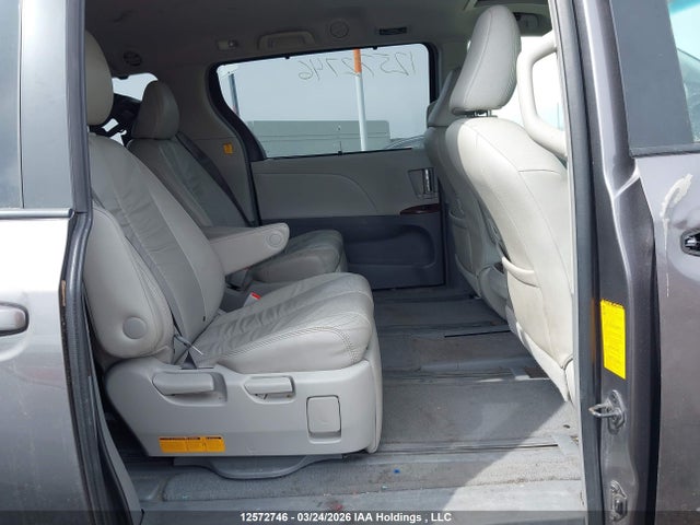12572746 :رقم المزاد ، 5TDYK3DC3BS141714 vin ، 2011 Toyota Sienna Xle/limited مزاد بيع