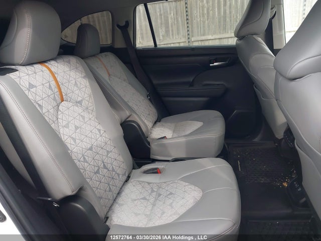 12572764 :رقم المزاد ، 5TDABRCH8PS570081 vin ، 2023 Toyota Highlander Hybrid Xle مزاد بيع