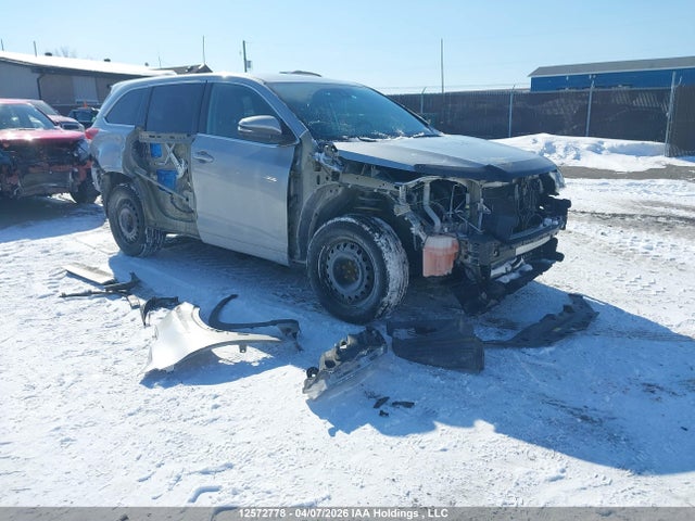 2018 Toyota Highlander მანქანა იყიდება აუქციონზე, vin: 5TDBZRFH0JS882365, აუქციონის ნომერი: 12572778