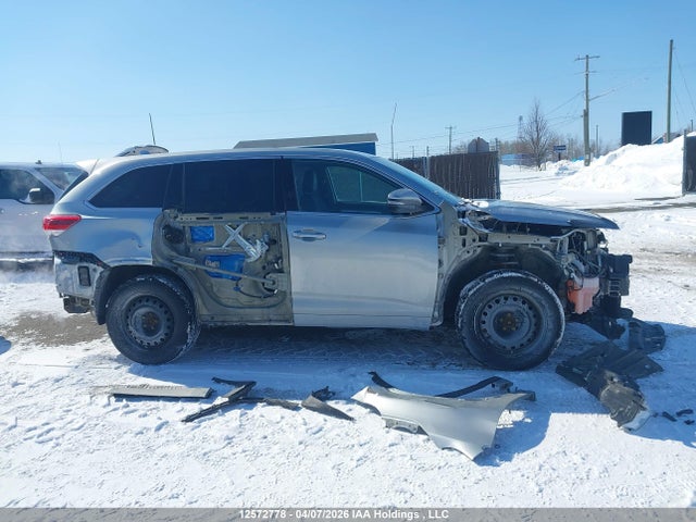 2018 Toyota Highlander მანქანა იყიდება აუქციონზე, vin: 5TDBZRFH0JS882365, აუქციონის ნომერი: 12572778