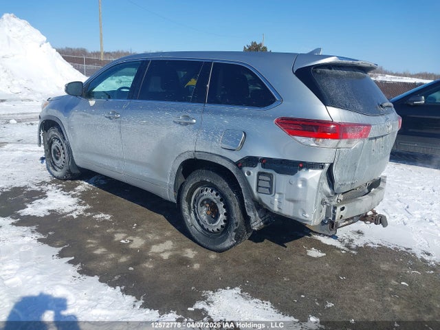 2018 Toyota Highlander მანქანა იყიდება აუქციონზე, vin: 5TDBZRFH0JS882365, აუქციონის ნომერი: 12572778