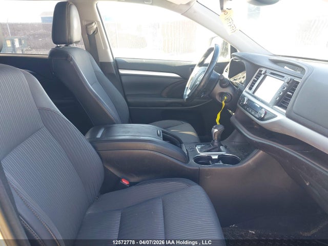 2018 Toyota Highlander მანქანა იყიდება აუქციონზე, vin: 5TDBZRFH0JS882365, აუქციონის ნომერი: 12572778