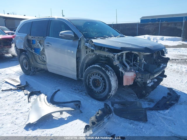 2018 Toyota Highlander მანქანა იყიდება აუქციონზე, vin: 5TDBZRFH0JS882365, აუქციონის ნომერი: 12572778