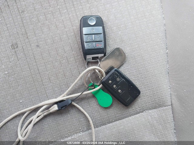 KNDMB5C10J6352703 KIA SEDONA LX