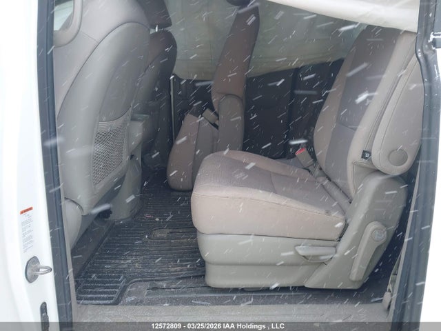 KNDMB5C10J6352703 KIA SEDONA LX