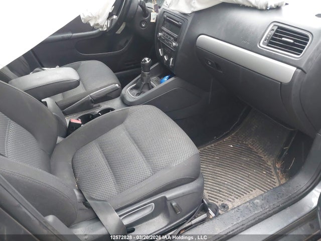 3VWBK7AJ9EM411921 Volkswagen JETTA SE