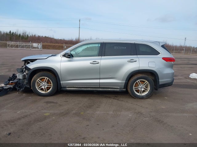 2017 Toyota Highlander Limited/ltd Platinum მანქანა იყიდება აუქციონზე, vin: 5TDDZRFH6HS424235, აუქციონის ნომერი: 12572864