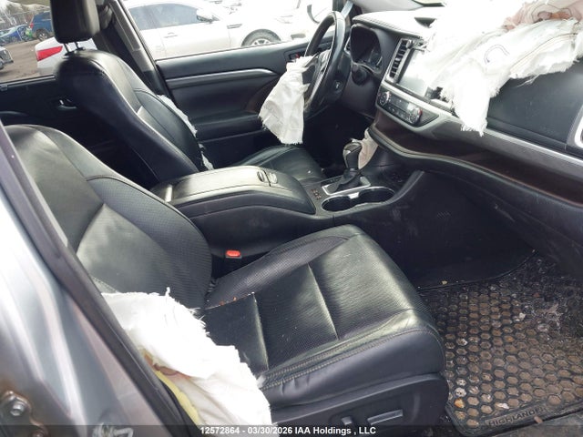 2017 Toyota Highlander Limited/ltd Platinum მანქანა იყიდება აუქციონზე, vin: 5TDDZRFH6HS424235, აუქციონის ნომერი: 12572864