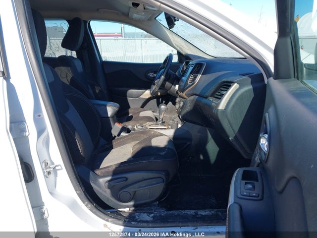 1C4PJMAS5HW638692 Jeep Cherokee Sport