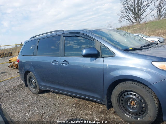 2015 Toyota Sienna Le V6 მანქანა იყიდება აუქციონზე, vin: 5TDKK3DC4FS605086, აუქციონის ნომერი: 12572910
