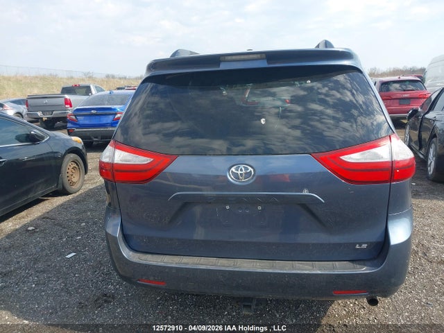 2015 Toyota Sienna Le V6 მანქანა იყიდება აუქციონზე, vin: 5TDKK3DC4FS605086, აუქციონის ნომერი: 12572910