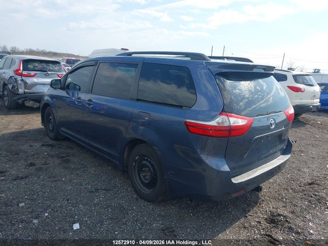 2015 Toyota Sienna Le V6 მანქანა იყიდება აუქციონზე, vin: 5TDKK3DC4FS605086, აუქციონის ნომერი: 12572910