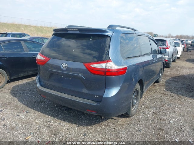 2015 Toyota Sienna Le V6 მანქანა იყიდება აუქციონზე, vin: 5TDKK3DC4FS605086, აუქციონის ნომერი: 12572910