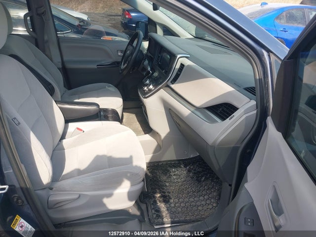 2015 Toyota Sienna Le V6 მანქანა იყიდება აუქციონზე, vin: 5TDKK3DC4FS605086, აუქციონის ნომერი: 12572910