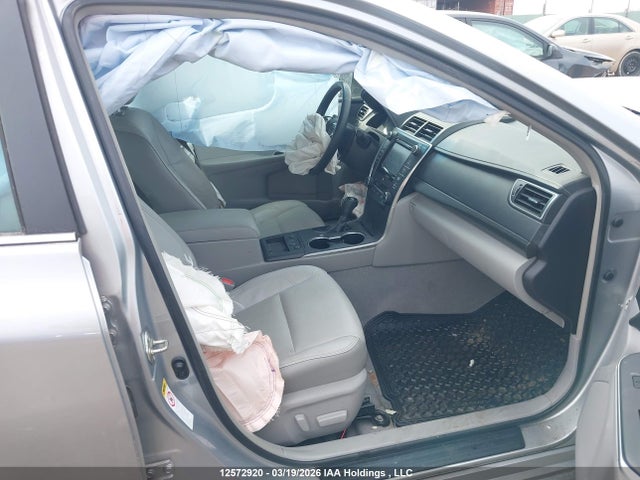 12572920 :رقم المزاد ، 4T1BD1FK3FU143999 vin ، 2015 Toyota Camry Hybrid/le/xle/se مزاد بيع