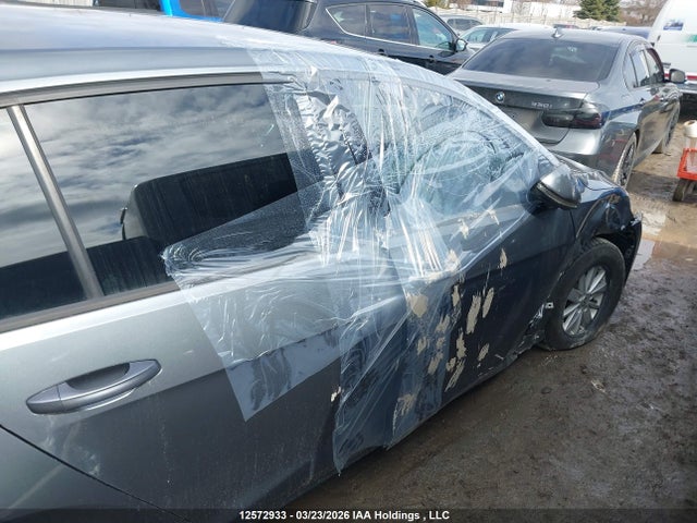 3VW217AU5HM042881 Volkswagen Golf S/wolfsburg/se/sel