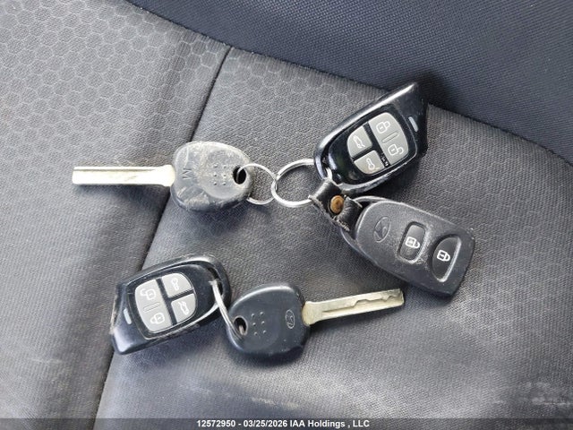 12572950 :رقم المزاد ، KMHCU5AE2FU226885 vin ، 2015 Hyundai Accent Gls/se مزاد بيع