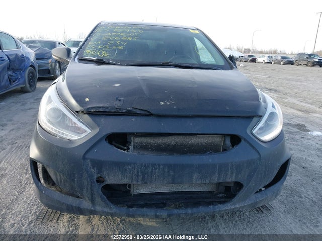 12572950 :رقم المزاد ، KMHCU5AE2FU226885 vin ، 2015 Hyundai Accent Gls/se مزاد بيع