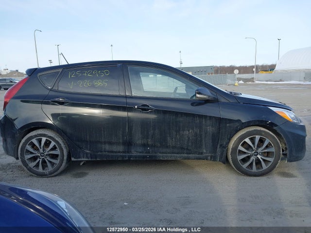 12572950 :رقم المزاد ، KMHCU5AE2FU226885 vin ، 2015 Hyundai Accent Gls/se مزاد بيع