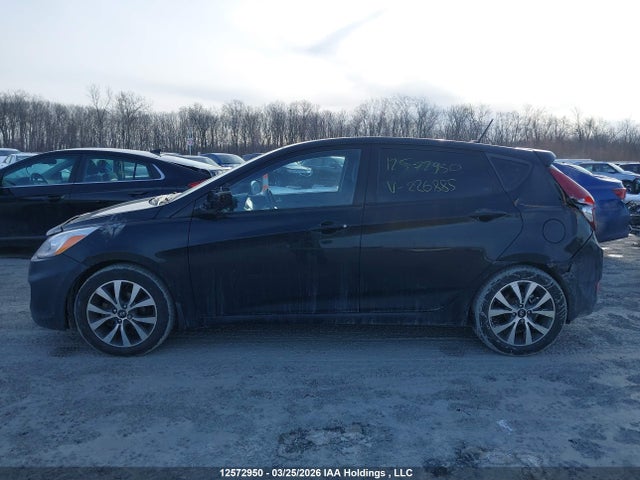 12572950 :رقم المزاد ، KMHCU5AE2FU226885 vin ، 2015 Hyundai Accent Gls/se مزاد بيع