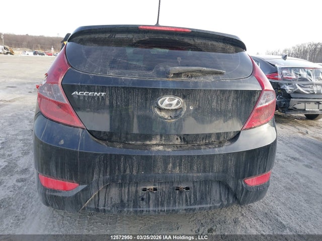 12572950 :رقم المزاد ، KMHCU5AE2FU226885 vin ، 2015 Hyundai Accent Gls/se مزاد بيع