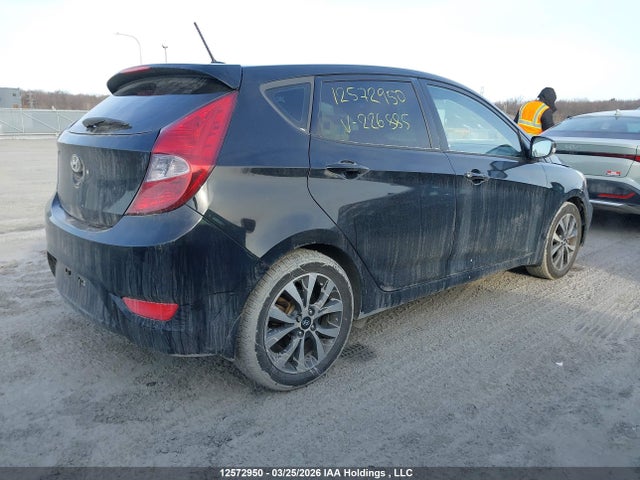 12572950 :رقم المزاد ، KMHCU5AE2FU226885 vin ، 2015 Hyundai Accent Gls/se مزاد بيع