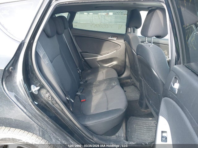 12572950 :رقم المزاد ، KMHCU5AE2FU226885 vin ، 2015 Hyundai Accent Gls/se مزاد بيع