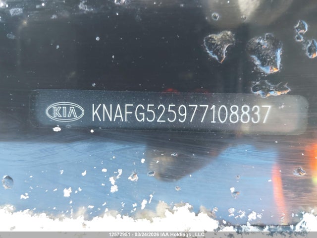 12572951 :رقم المزاد ، KNAFG525977108837 vin ، 2007 Kia Rondo Lx/ex مزاد بيع