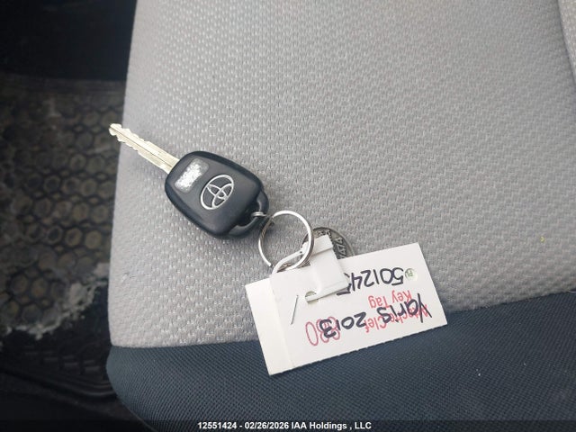 12551424 :رقم المزاد ، JTDKTUD35DD566178 vin ، 2013 Toyota Yaris Le مزاد بيع