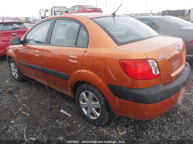 12573021 :رقم المزاد ، KNADE123766107761 vin ، 2006 Kia Rio مزاد بيع