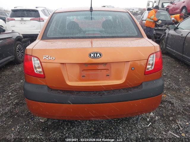 12573021 :رقم المزاد ، KNADE123766107761 vin ، 2006 Kia Rio مزاد بيع