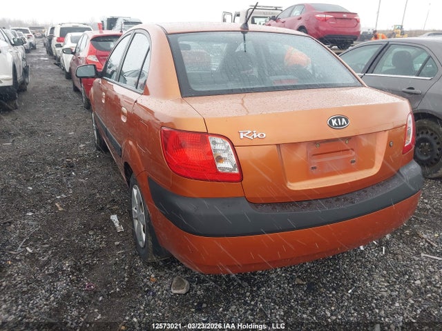 12573021 :رقم المزاد ، KNADE123766107761 vin ، 2006 Kia Rio مزاد بيع