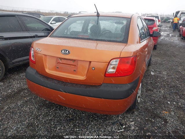 12573021 :رقم المزاد ، KNADE123766107761 vin ، 2006 Kia Rio مزاد بيع