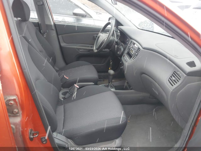12573021 :رقم المزاد ، KNADE123766107761 vin ، 2006 Kia Rio مزاد بيع
